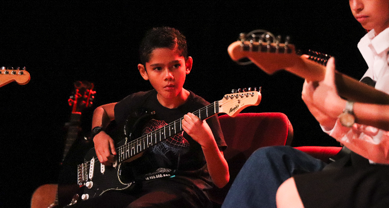 GUITARRA  A PARTIR DE 8 ANOS - 4ª FEIRA 18H10/19H