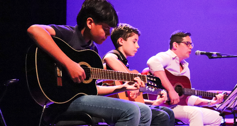 VIOLÃO A PARTIR DE 6 ANOS - 2ª FEIRA 17H10/18H