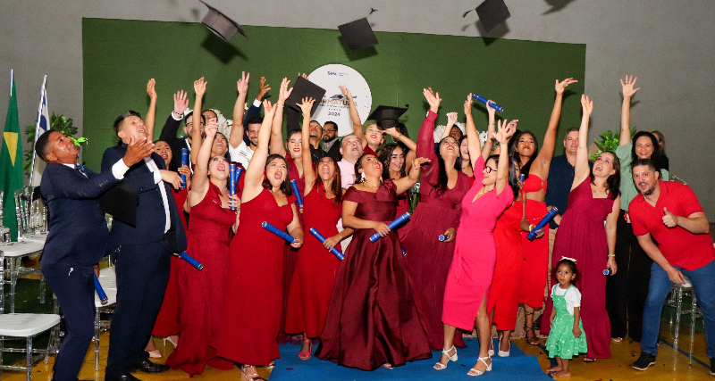 Sesc Palmas celebra formatura de 30 estudantes da Educação de Jovens e Adultos